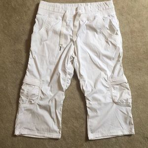 PG524 Lululemon Athletica  Brand Cargo Capris